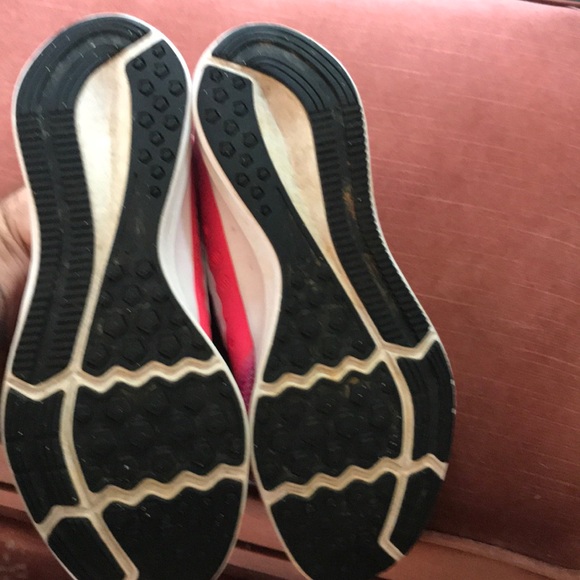 Woman’s Nike shoes. - Picture 5 of 6